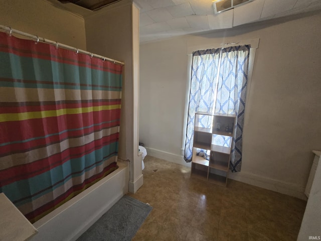 bathroom featuring baseboards, visible vents, toilet, and shower / bath combo