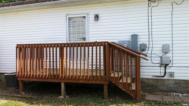 905 Stewart Ave, Evansville, IN 47715 - view of wooden deck