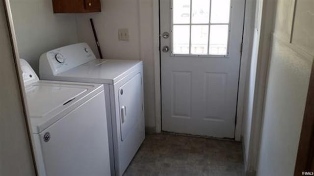 905 Stewart Ave, Evansville, IN 47715 - washroom featuring washer and clothes dryer