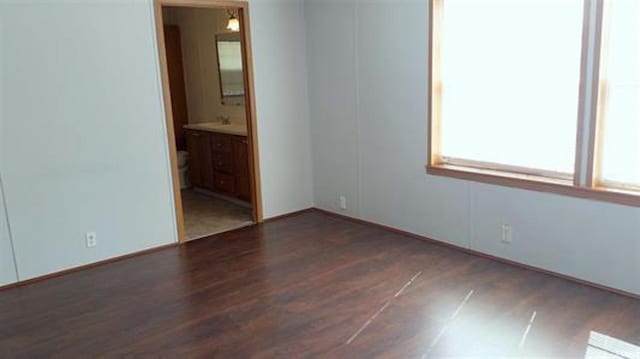 905 Stewart Ave, Evansville, IN 47715 - unfurnished room featuring wood finished floors and baseboards