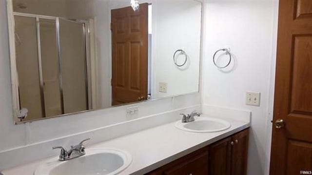 905 Stewart Ave, Evansville, IN 47715 - full bath featuring a shower stall and double vanity