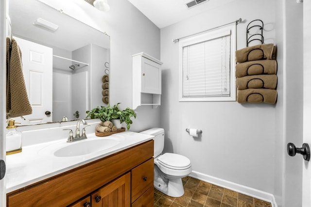 full bath featuring visible vents, a shower, baseboards, toilet, and vanity
