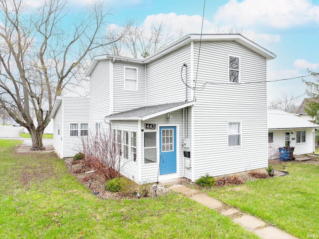 443 Michigan St, Wabash, IN 46992 - view of front facade with a sunroom and a front lawn