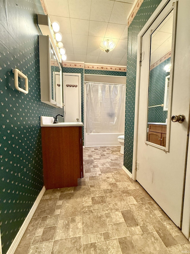 603 N Maple St, Converse, IN 46919 - bathroom with vanity, toilet, stone finish floor, baseboards, and shower / bath combo