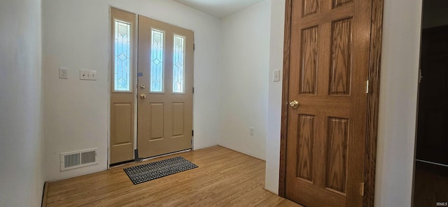 402 Easy St, Mount Carmel, IL 62863 - foyer entrance featuring visible vents and light wood-style flooring
