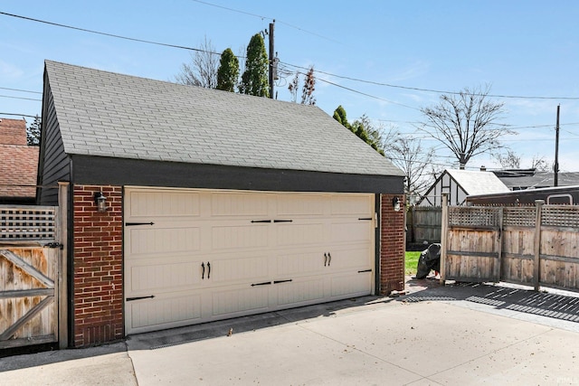 4707 Old Mill Rd, Fort Wayne, IN 46807 - detached garage with fence