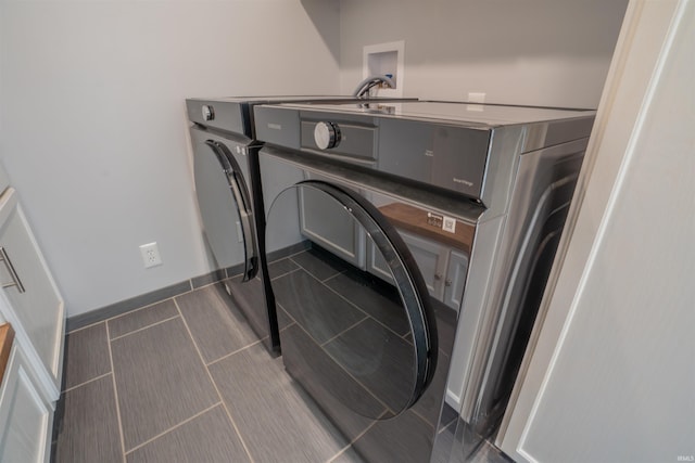 5793 E Pierce Rd, Monticello, IN 47960 - washroom with washer and dryer, laundry area, and wood tiled floor