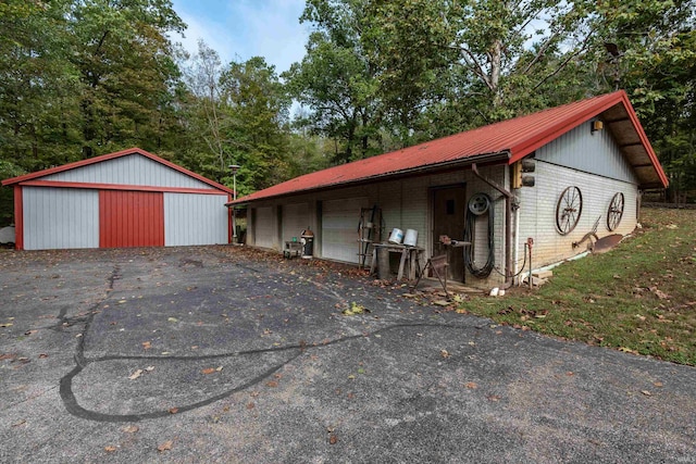 view of detached garage