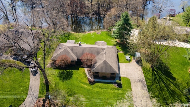 bird's eye view with a water view