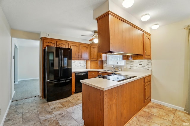 kitchen with tasteful backsplash, a sink, a ceiling fan, a peninsula, and black appliances