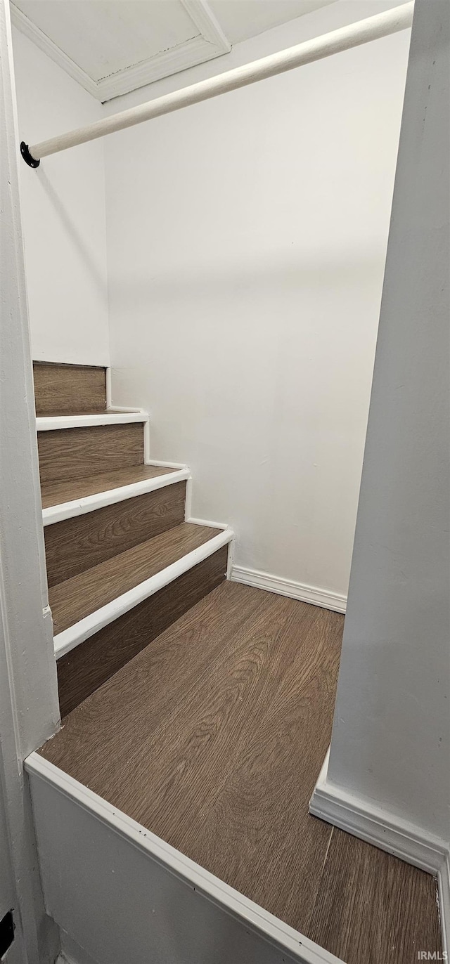 910 Harriet St, Evansville, IN 47710 - stairway with baseboards