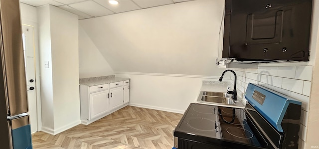 910 Harriet St, Evansville, IN 47710 - laundry room with a sink and baseboards