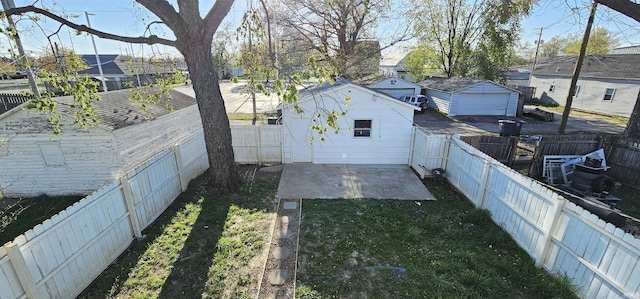 910 Harriet St, Evansville, IN 47710 - view of yard with a fenced backyard and an outdoor structure
