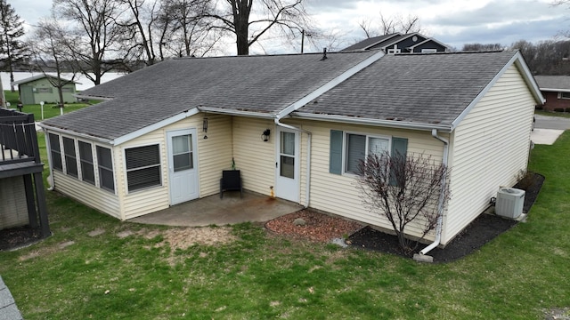 10509 N Lakeview Dr, Monticello, IN 47960 - rear view of property with roof with shingles, a yard, and a patio