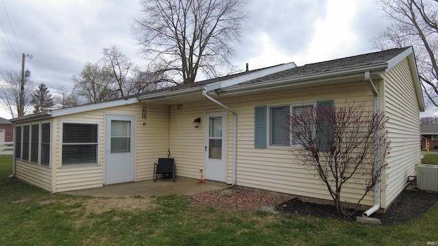 10509 N Lakeview Dr, Monticello, IN 47960 - rear view of house with a patio, cooling unit, and a yard