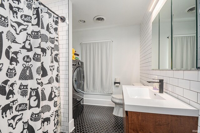 1069 Riverside Dr, South Bend, IN 46616 - full bath featuring toilet, vanity, decorative backsplash, and visible vents