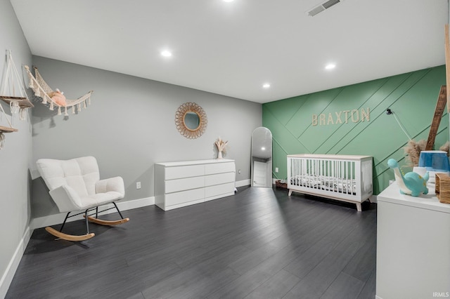 bedroom featuring recessed lighting, visible vents, baseboards, and wood finished floors