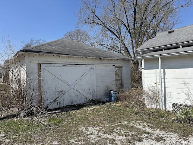 view of detached garage
