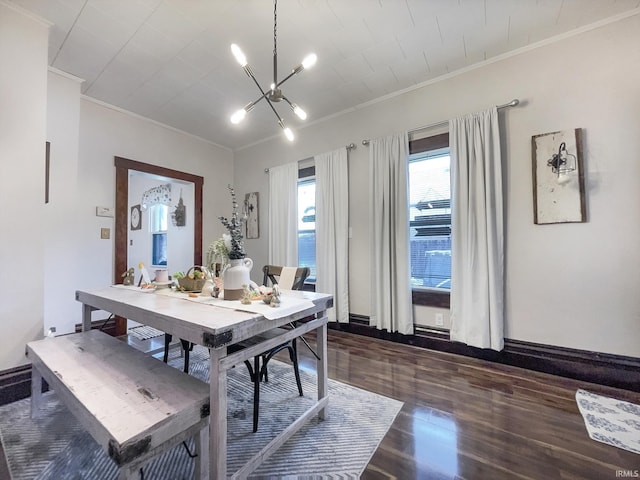 dining room with dark wood-type flooring, crown molding, and a notable chandelier