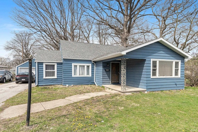 3930 Abbott St, Fort Wayne, IN 46806 - view of front facade featuring a front lawn and roof with shingles
