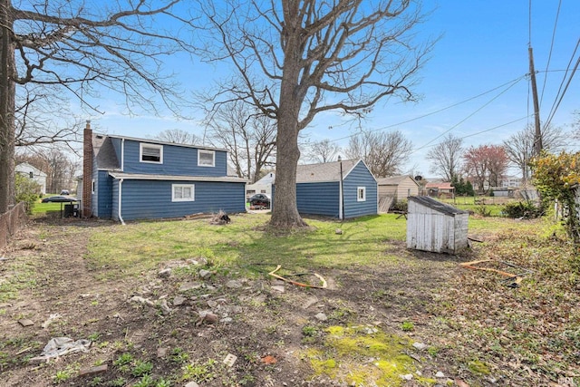 3930 Abbott St, Fort Wayne, IN 46806 - view of yard with fence and an outdoor structure