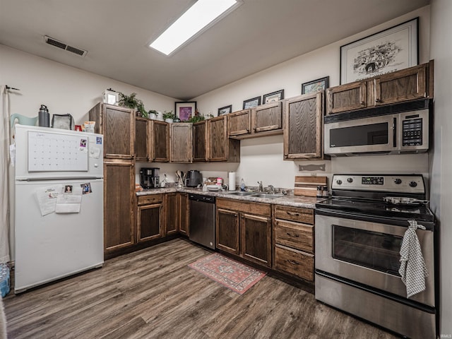8901 Vienna Rd, Evansville, IN 47720 - kitchen featuring a sink, visible vents, light countertops, appliances with stainless steel finishes, and dark wood-style floors