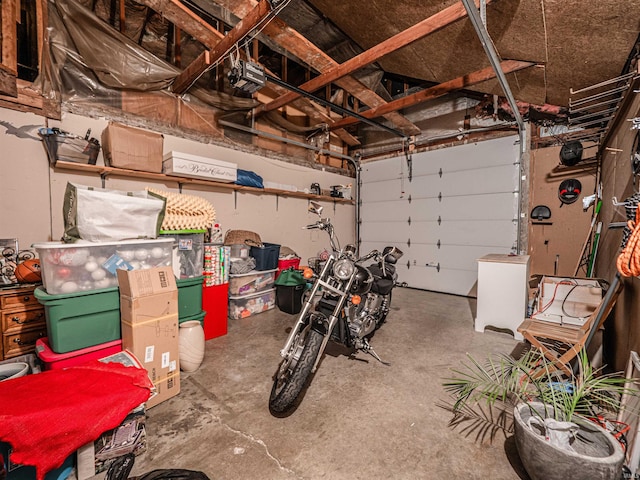 8901 Vienna Rd, Evansville, IN 47720 - garage with a garage door opener