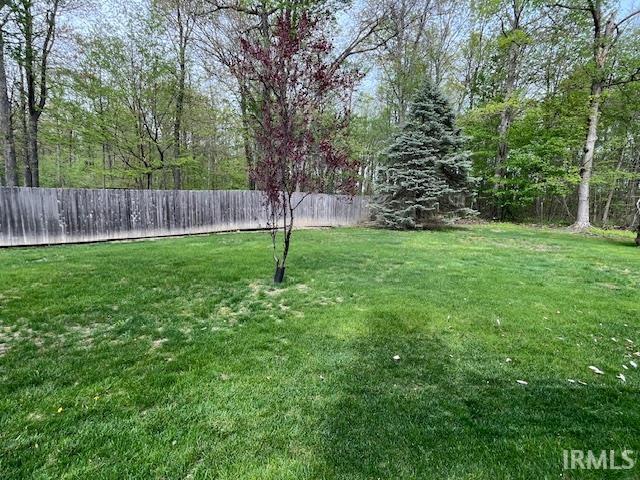 6827 Belle Plain Cv, Fort Wayne, IN 46835 - view of yard with fence private yard