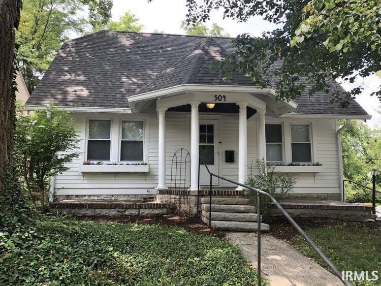 view of front of house with roof with shingles