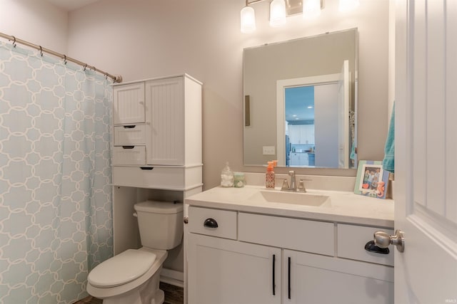 full bathroom with a shower with curtain, vanity, and toilet