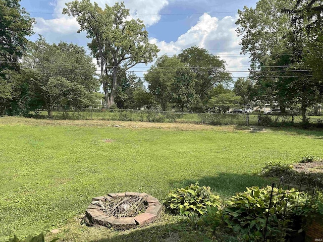 6065 Gladden Dr, Indianapolis, IN 46220 - view of yard featuring fence