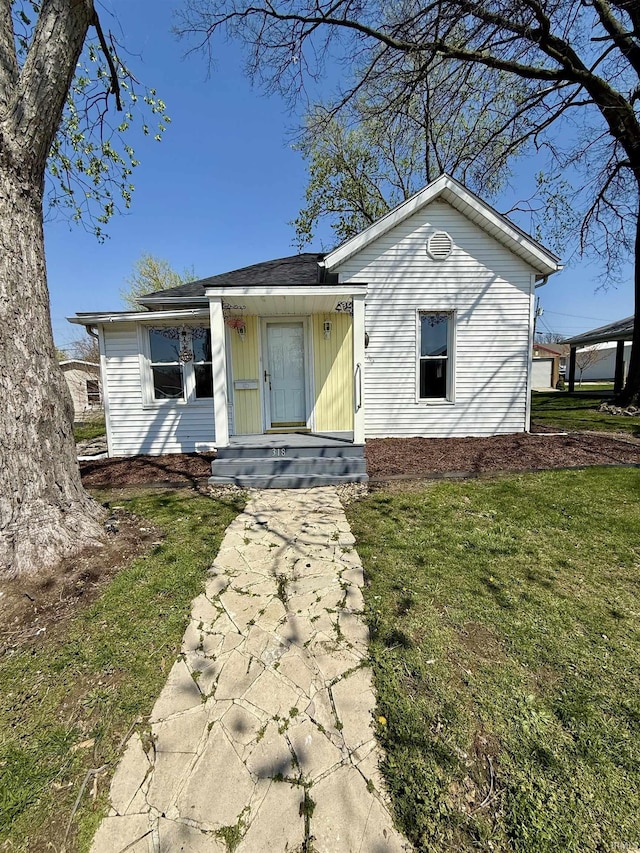 bungalow-style house with a front lawn
