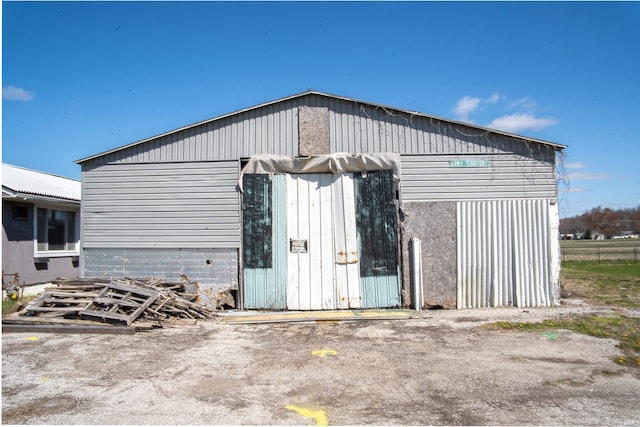 view of outdoor structure with an outdoor structure