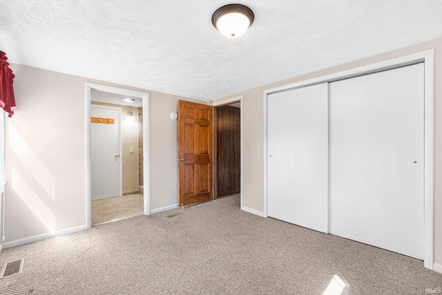 8763 E Backwater Rd, North Webster, IN 46555 - unfurnished bedroom with carpet flooring, a textured ceiling, visible vents, and a closet