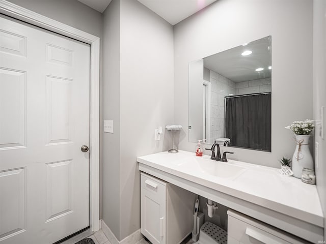 8013 Larch Ln, Evansville, IN 47710 - bathroom featuring a shower with curtain, baseboards, vanity, and recessed lighting