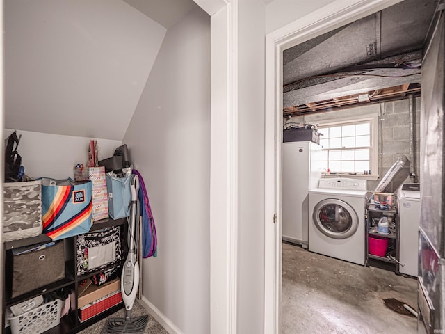 8013 Larch Ln, Evansville, IN 47710 - laundry room with washer and clothes dryer and laundry area