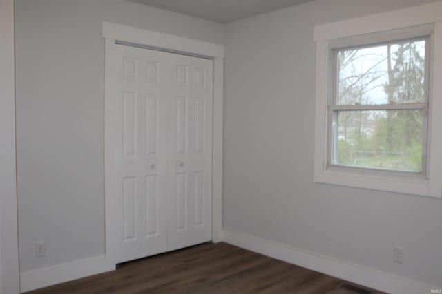 320 W Ritter St, Ellettsville, IN 47429 - unfurnished bedroom with dark wood-type flooring, a closet, baseboards, and visible vents