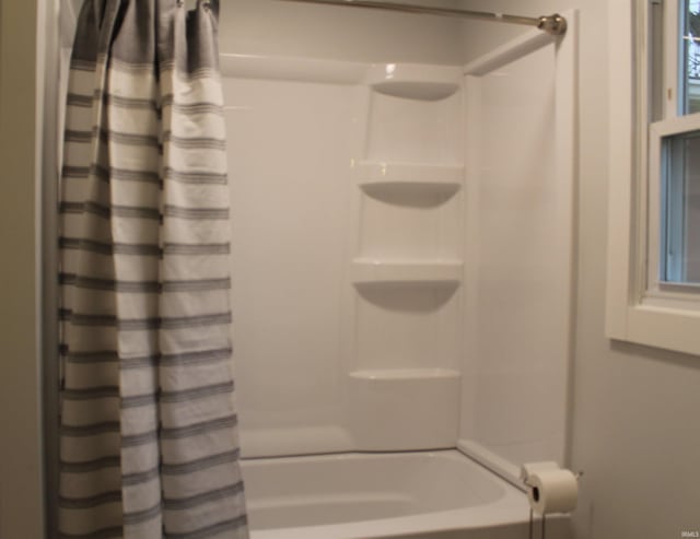 320 W Ritter St, Ellettsville, IN 47429 - bathroom featuring shower / tub combo