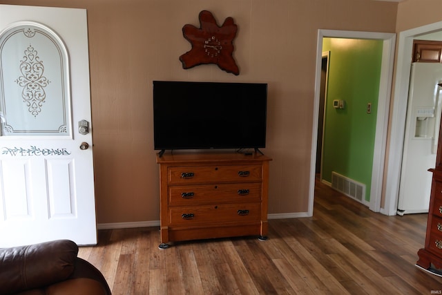 12176 E 350 N, Loogootee, IN 47553 - living room with wood finished floors, visible vents, and baseboards