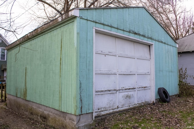 view of detached garage