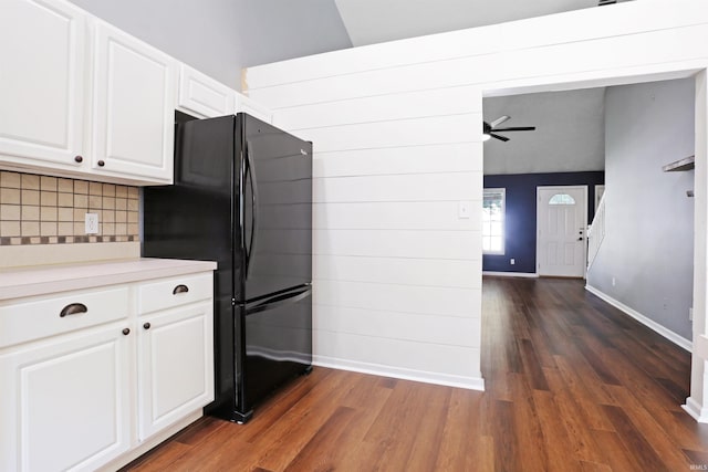 kitchen with a ceiling fan, tasteful backsplash, baseboards, dark wood-type flooring, and freestanding refrigerator