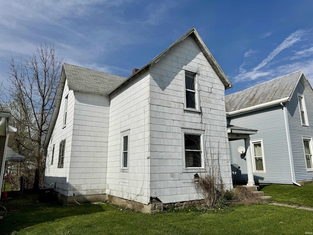 313 E S B St, Gas City, IN 46933 - exterior space with roof with shingles and a yard