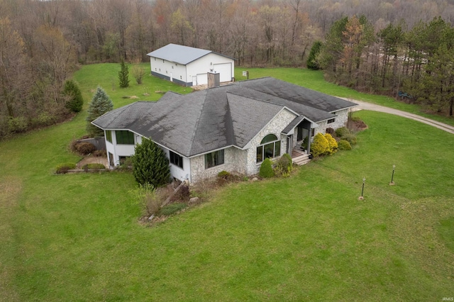 bird's eye view featuring a wooded view
