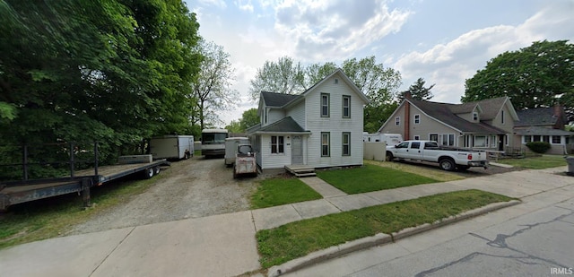 view of front of house featuring a front lawn and driveway