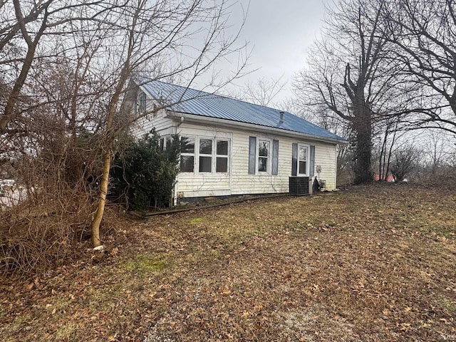 428 N Lincoln St, Oakland City, IN 47660 - view of front of property with metal roof