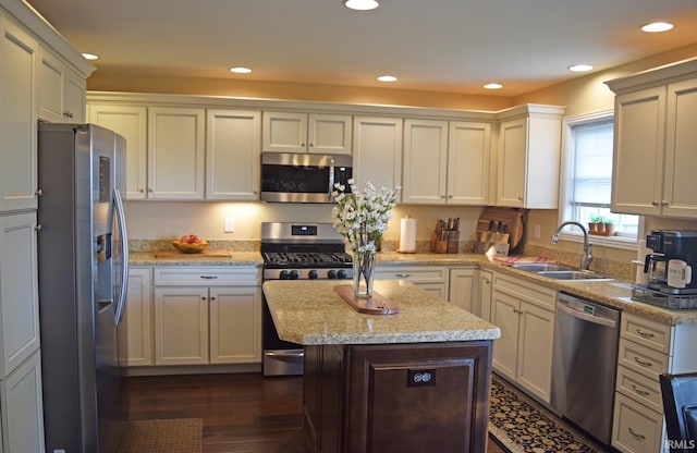 3201 Helmsford Ct, Evansville, IN 47715 - kitchen featuring a sink, stainless steel appliances, dark wood finished floors, a kitchen island, and recessed lighting