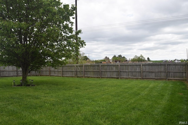 3201 Helmsford Ct, Evansville, IN 47715 - view of yard featuring a fenced backyard