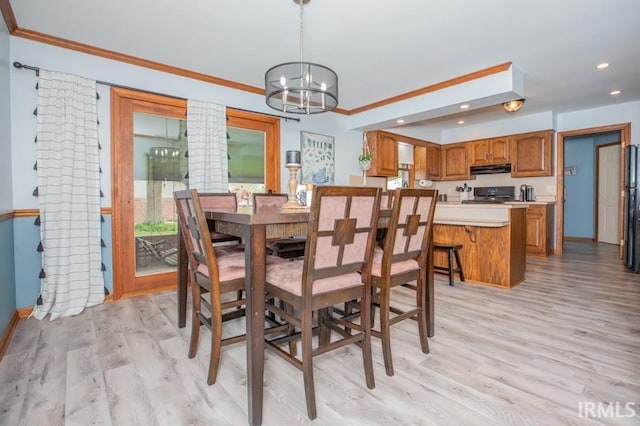 dining room with baseboards, a notable chandelier, crown molding, and light wood-type flooring