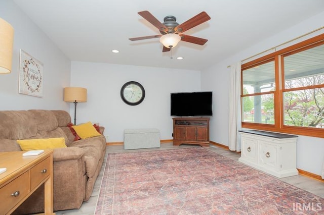 living area with baseboards, a ceiling fan, light wood-style flooring, and recessed lighting