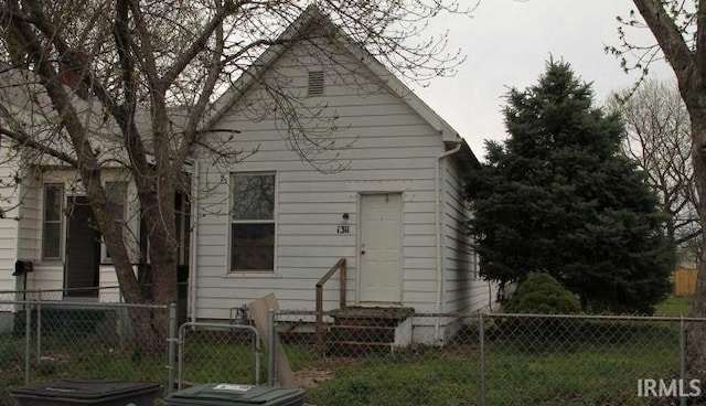 1311 Harriet St, Evansville, IN 47710 - rear view of house featuring entry steps and a fenced front yard